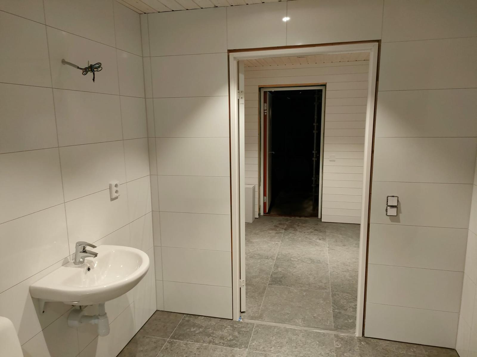 Prysznic ze szklaną kabiną